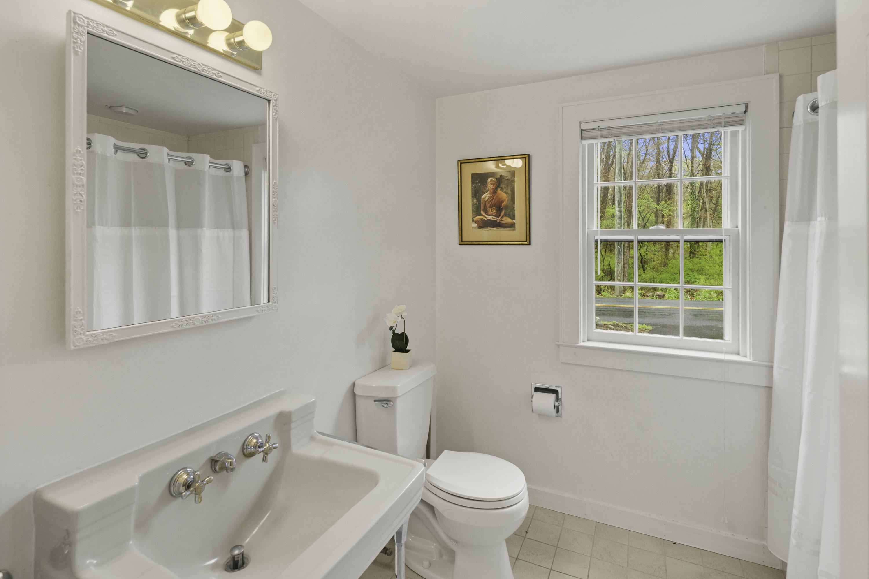 176 Michigan Road New Canaan, CT 06840 - Photo 32 of 42 Guest house first floor full bath