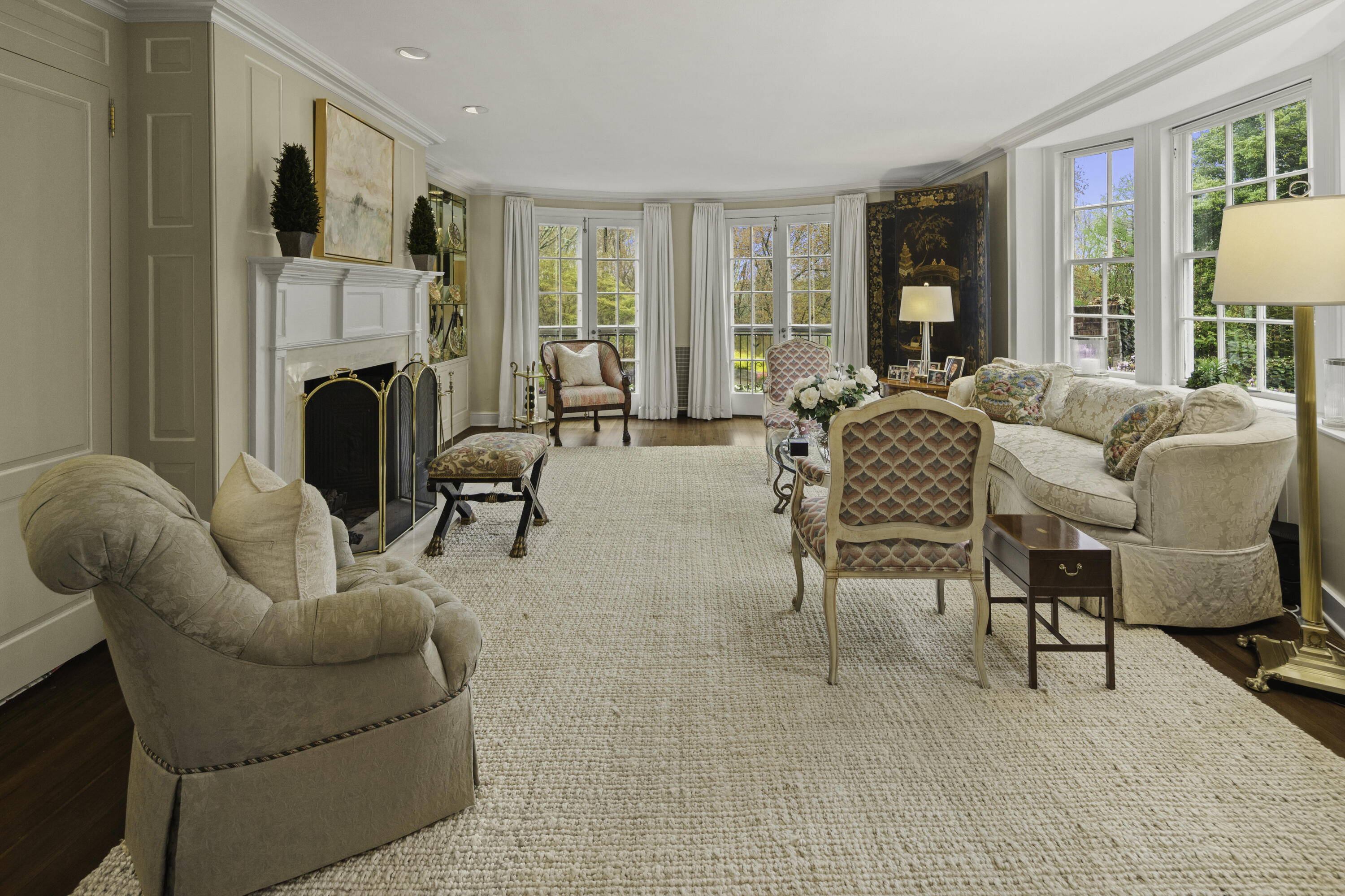 176 Michigan Road New Canaan, CT 06840 - Photo 6 of 42 Sunny Living Room