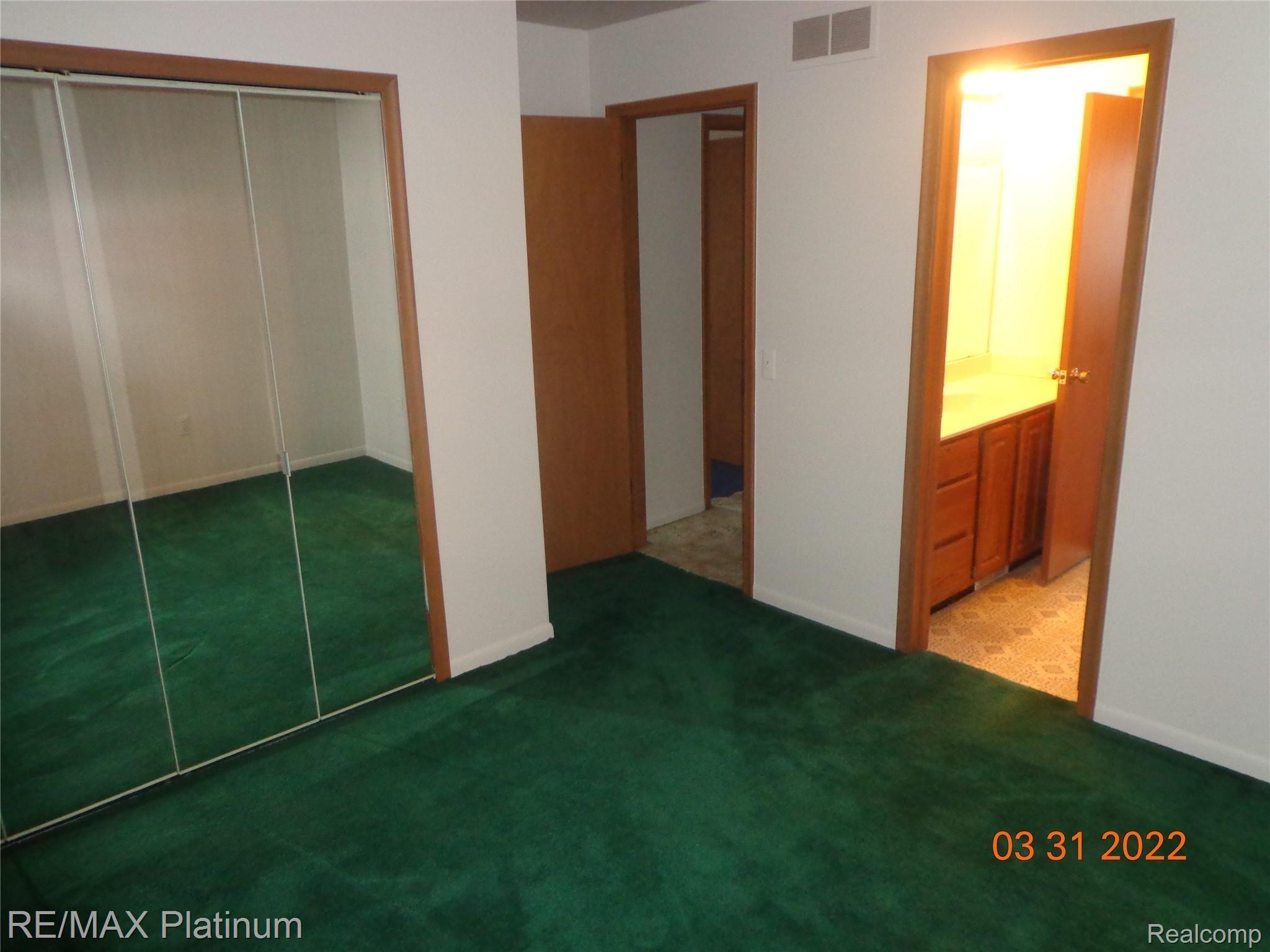 6635 Hatchery Road Waterford, MI 48327 - Photo 18 of 32 DSC03006.JPG