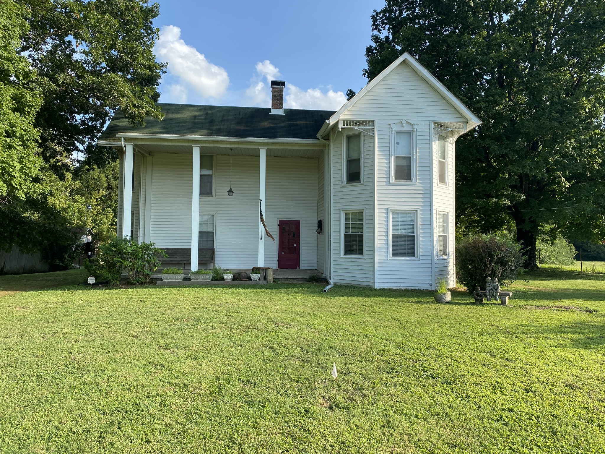 269 French Brantley Road Wartrace, TN 37183 - Photo 1 of 32 a front view of a house with a yard
