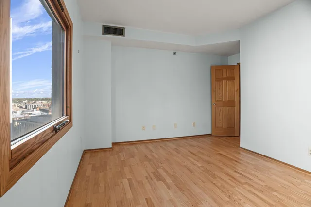 $179,000 | 121 South Washington Avenue, Unit 1915, Minneapolis, MN 55401