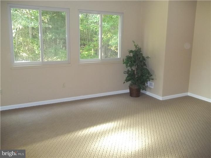 313 Old Fort Mott Road Pennsville, NJ 08070 - Photo 7 of 22 Living Room