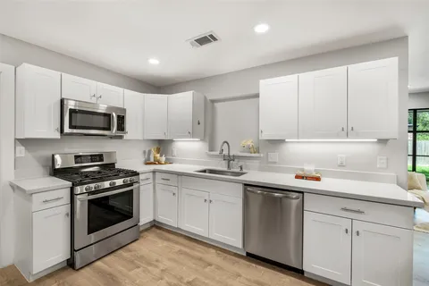 $665,000 | 10726 Riverview Drive, Houston, TX 77042