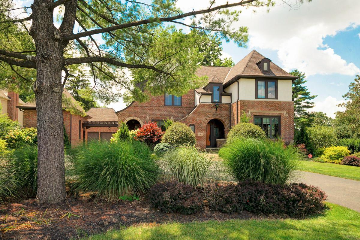 2567 Lane Road Columbus, OH 43220 - Photo 4 of 51