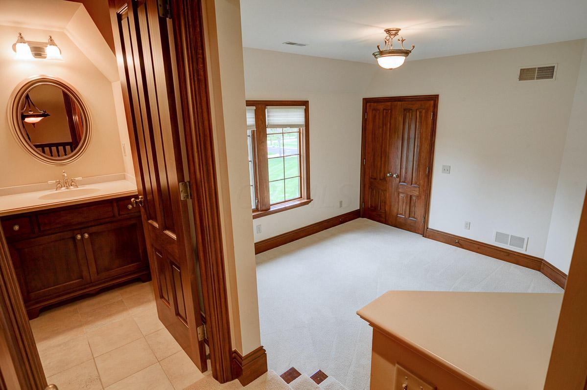 2567 Lane Road Columbus, OH 43220 - Photo 42 of 51