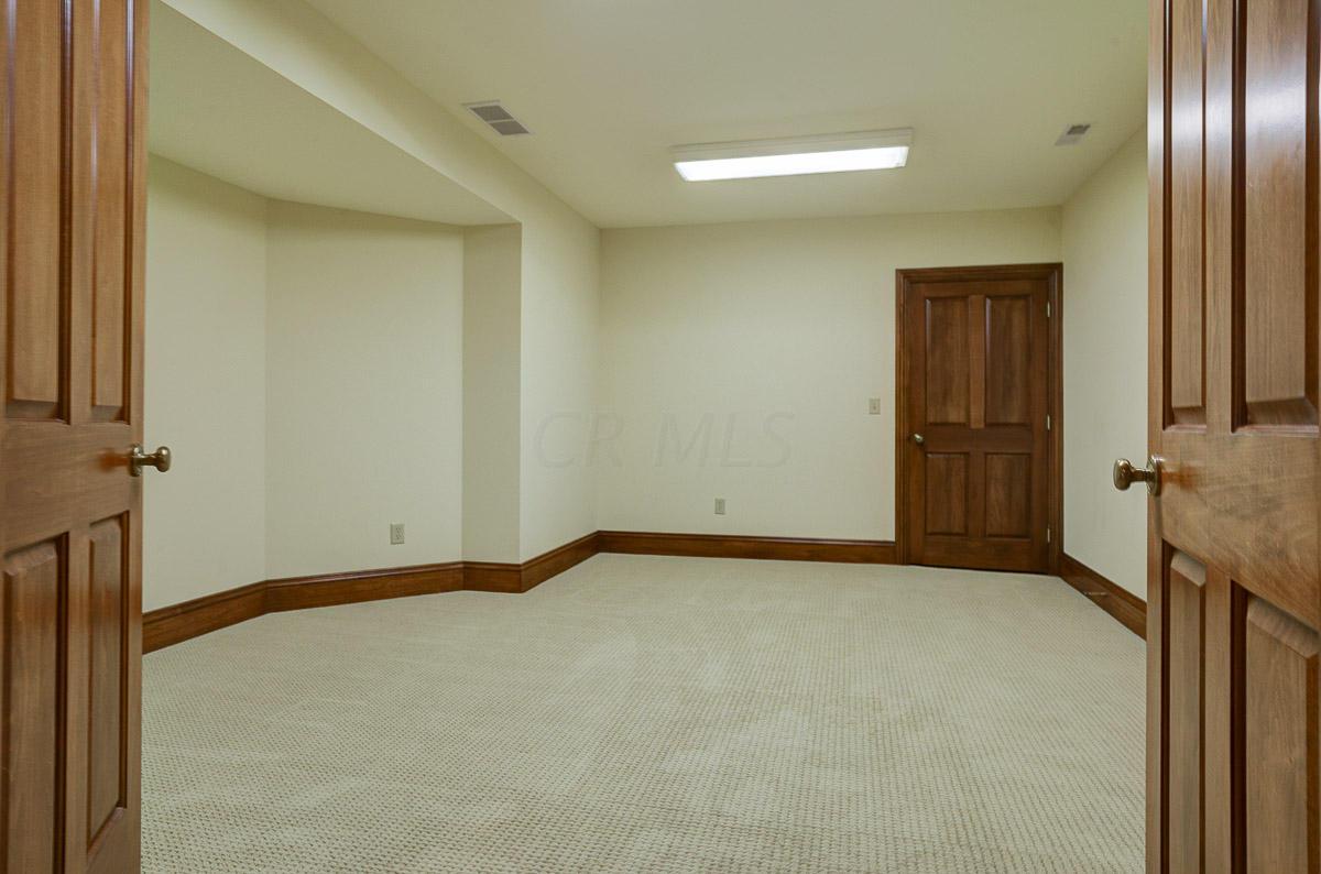 2567 Lane Road Columbus, OH 43220 - Photo 49 of 51