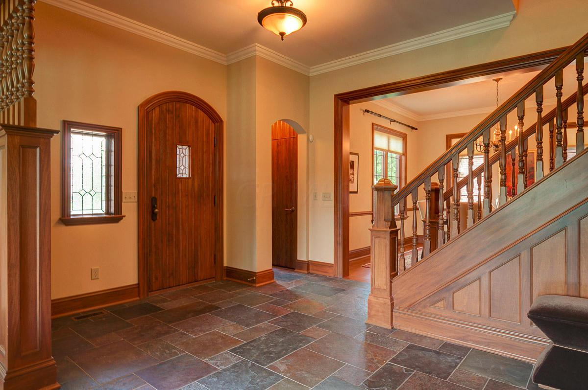 2567 Lane Road Columbus, OH 43220 - Photo 10 of 51