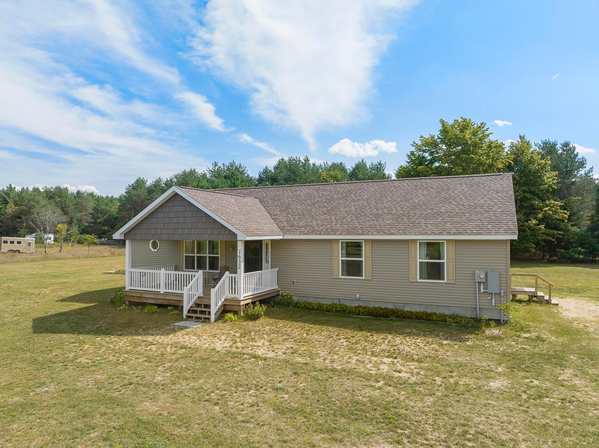 1632 Mann Road Cheboygan, MI 49721 - Photo 4 of 37 Gallery Image 4