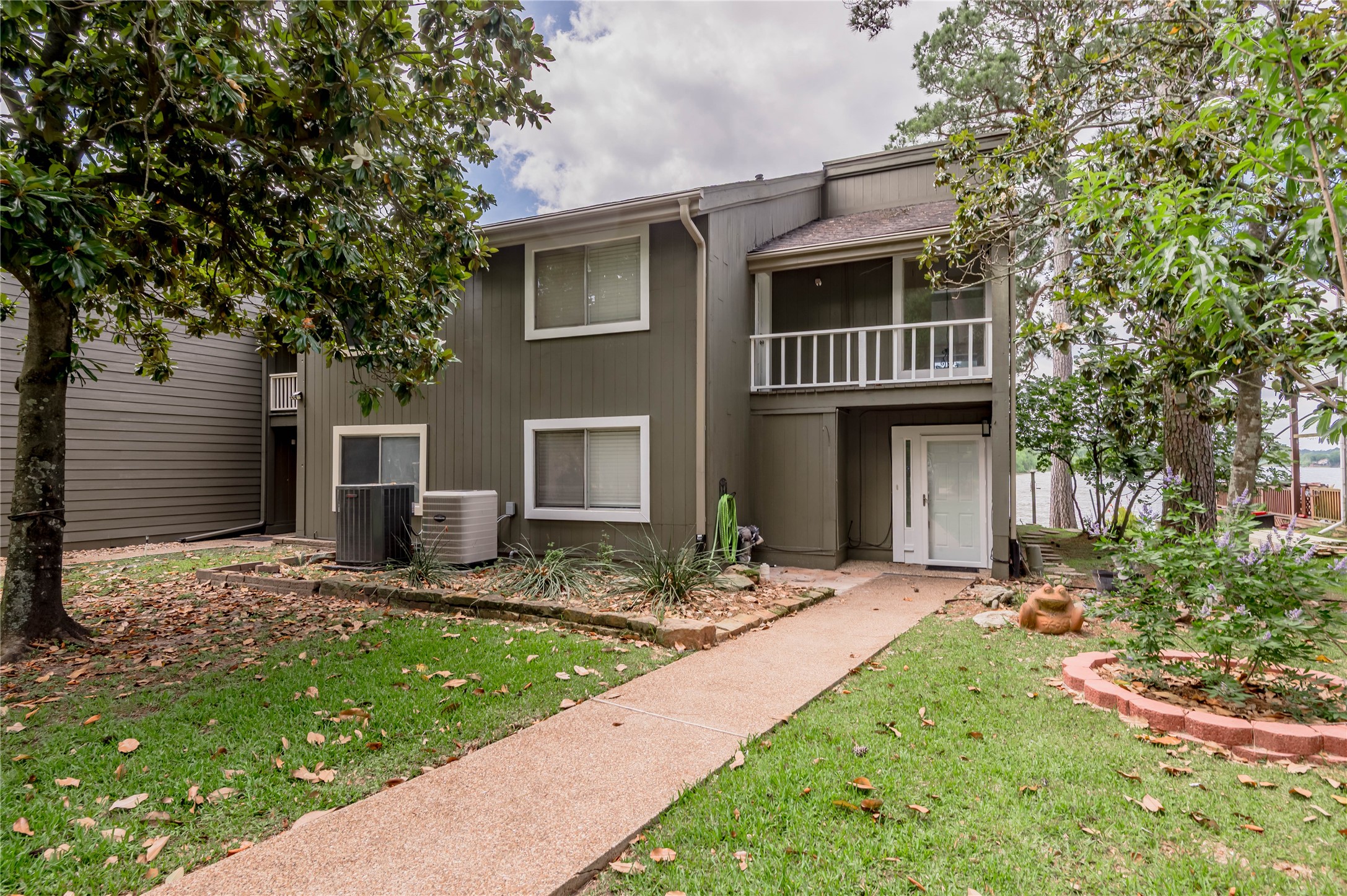 208 Waters Edge Huntsville, TX 77340 - Photo 1 of 28