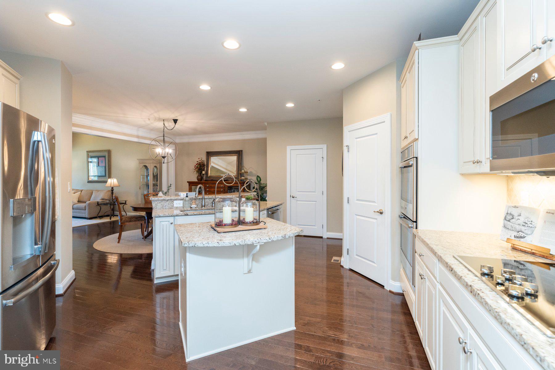 6931 Summit Circle Baltimore, MD 21239 - Photo 11 of 39 a view of a kitchen and dining room