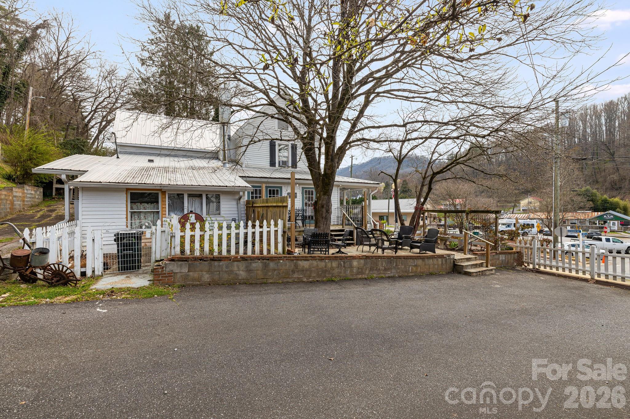 364 Haywood Road Dillsboro, NC 28779 - Photo 3 of 47