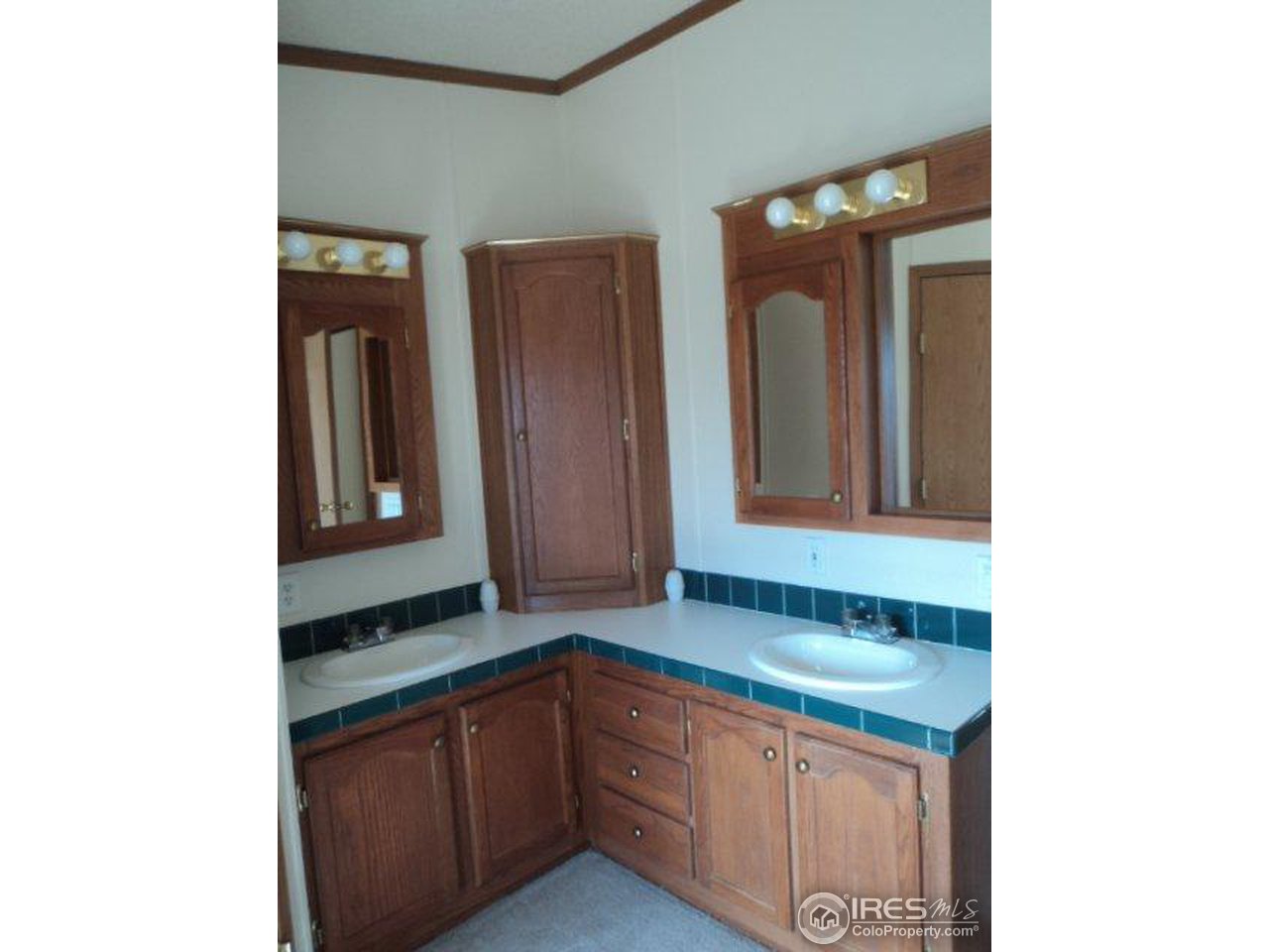 37 Caesar Road Black Hawk, CO 80422 - Photo 15 of 21 a bathroom with a sink and a mirror