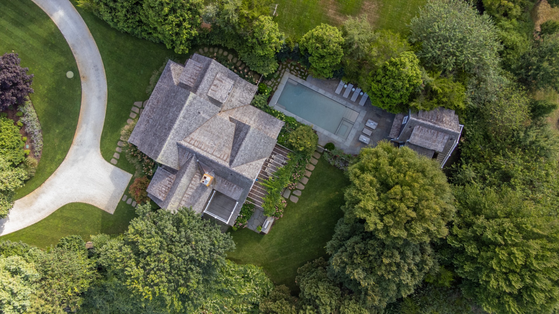 8 High Brush Path Nantucket, MA 02554 - Photo 3 of 49