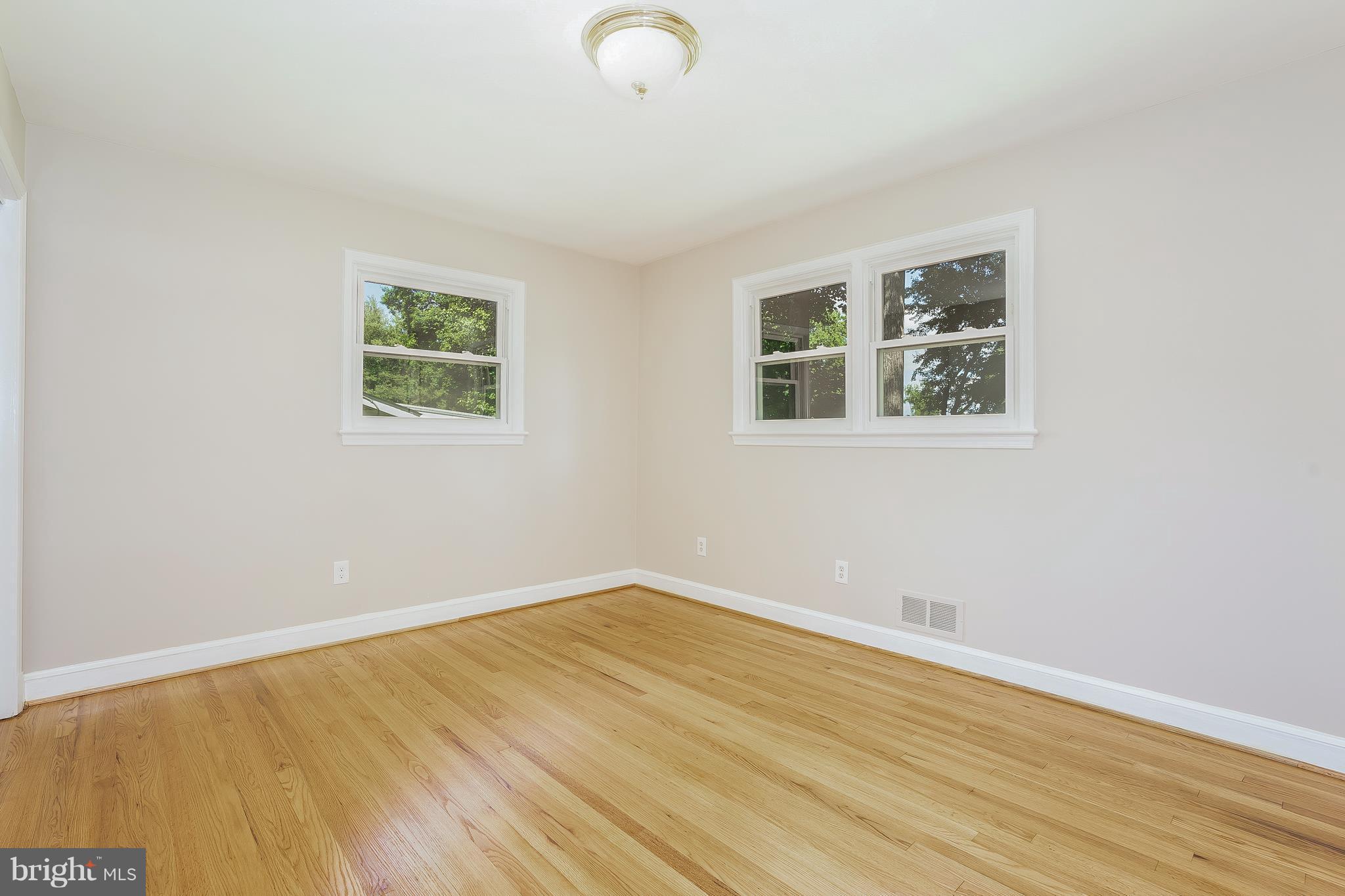 1800 Ladd Street Silver Spring, MD 20902 - Photo 11 of 22 Bedroom (Master)
