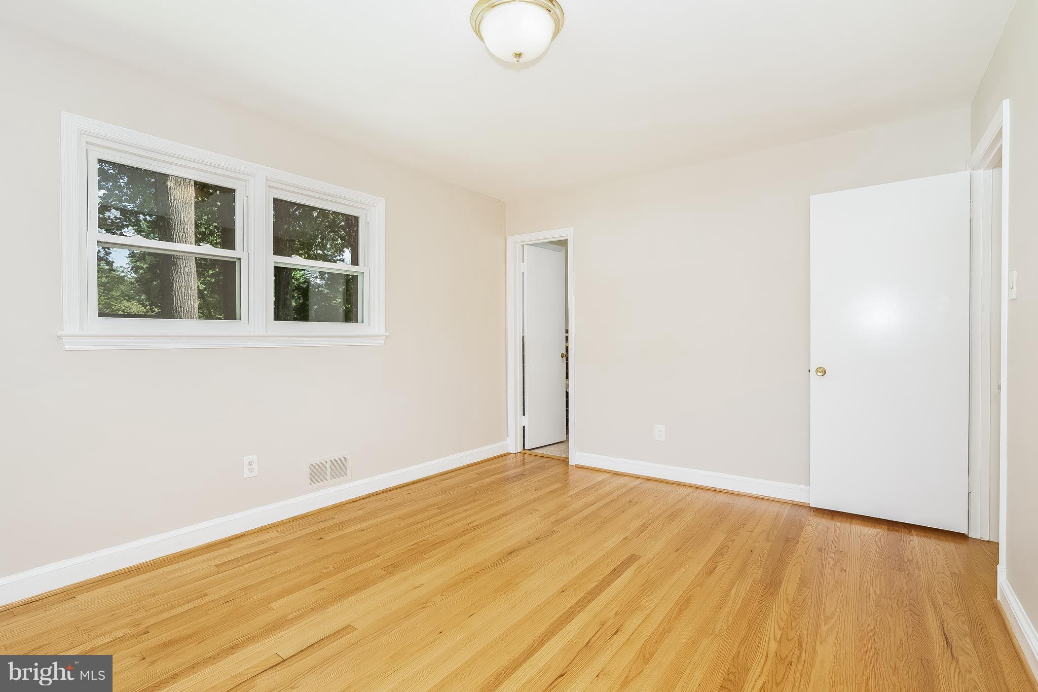 1800 Ladd Street Silver Spring, MD 20902 - Photo 10 of 22 Bedroom (Master)