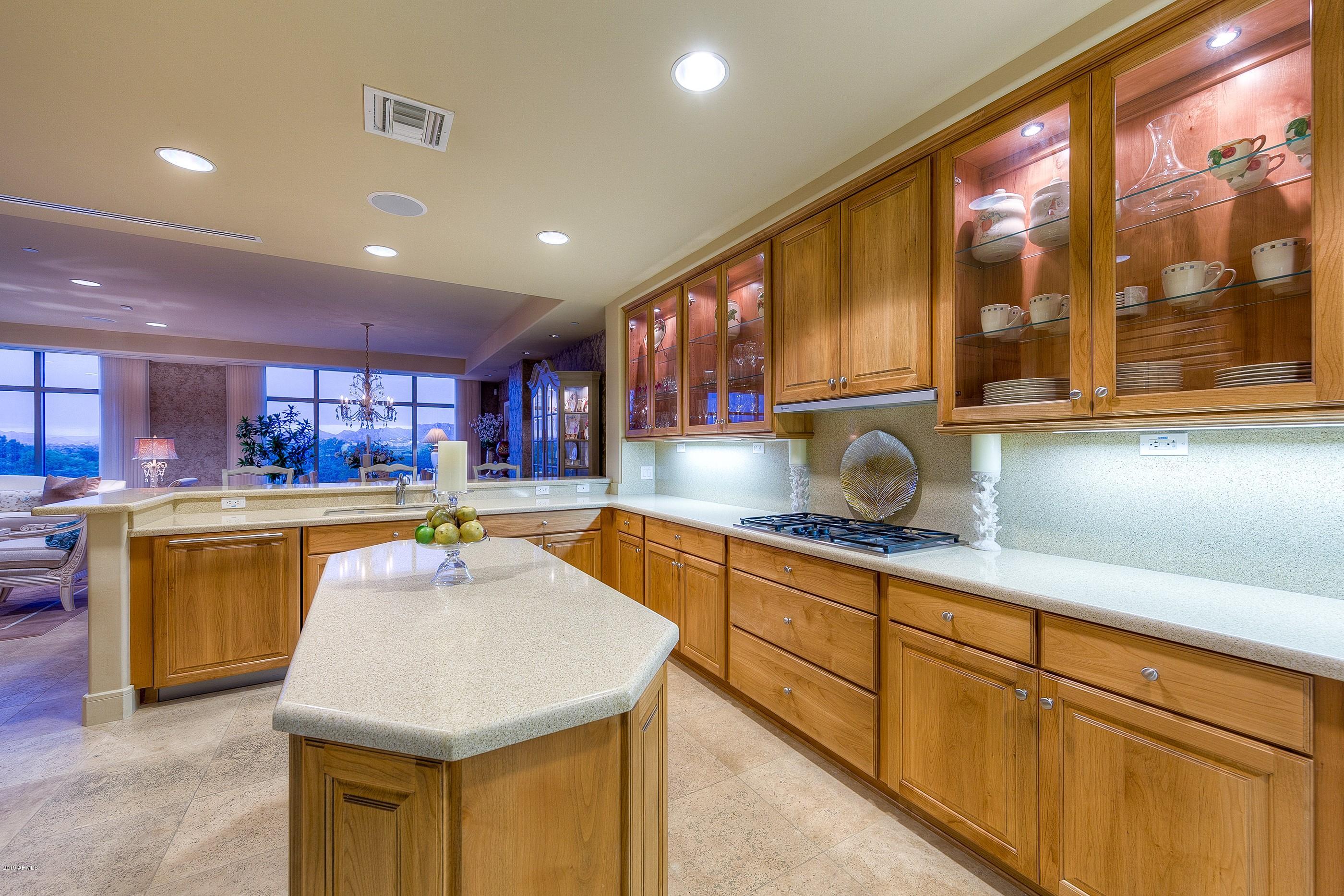 2211 East Camelback Road, Unit 701 Phoenix, AZ 85016 - Photo 11 of 32 Kitchen