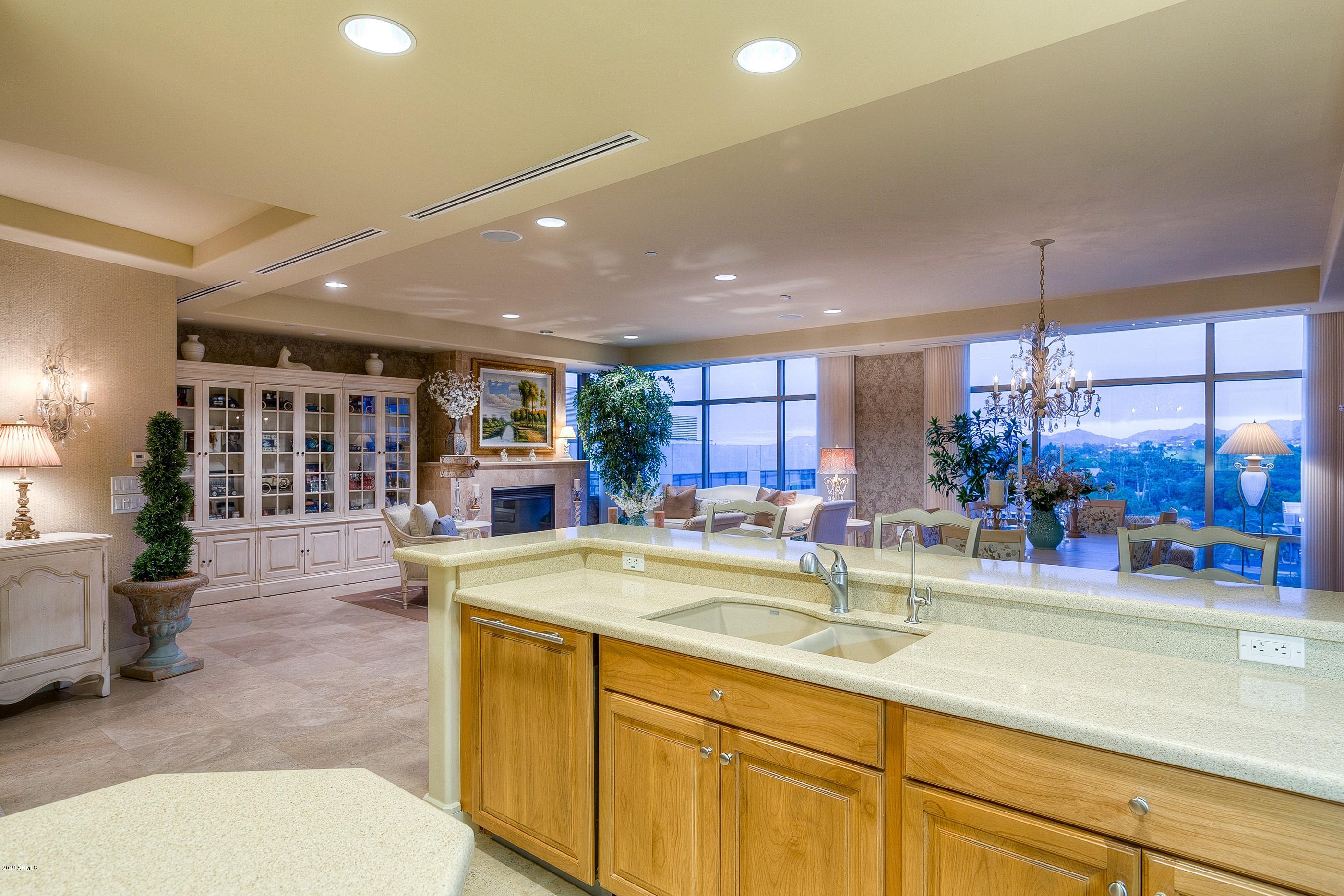 2211 East Camelback Road, Unit 701 Phoenix, AZ 85016 - Photo 13 of 32 Kitchen