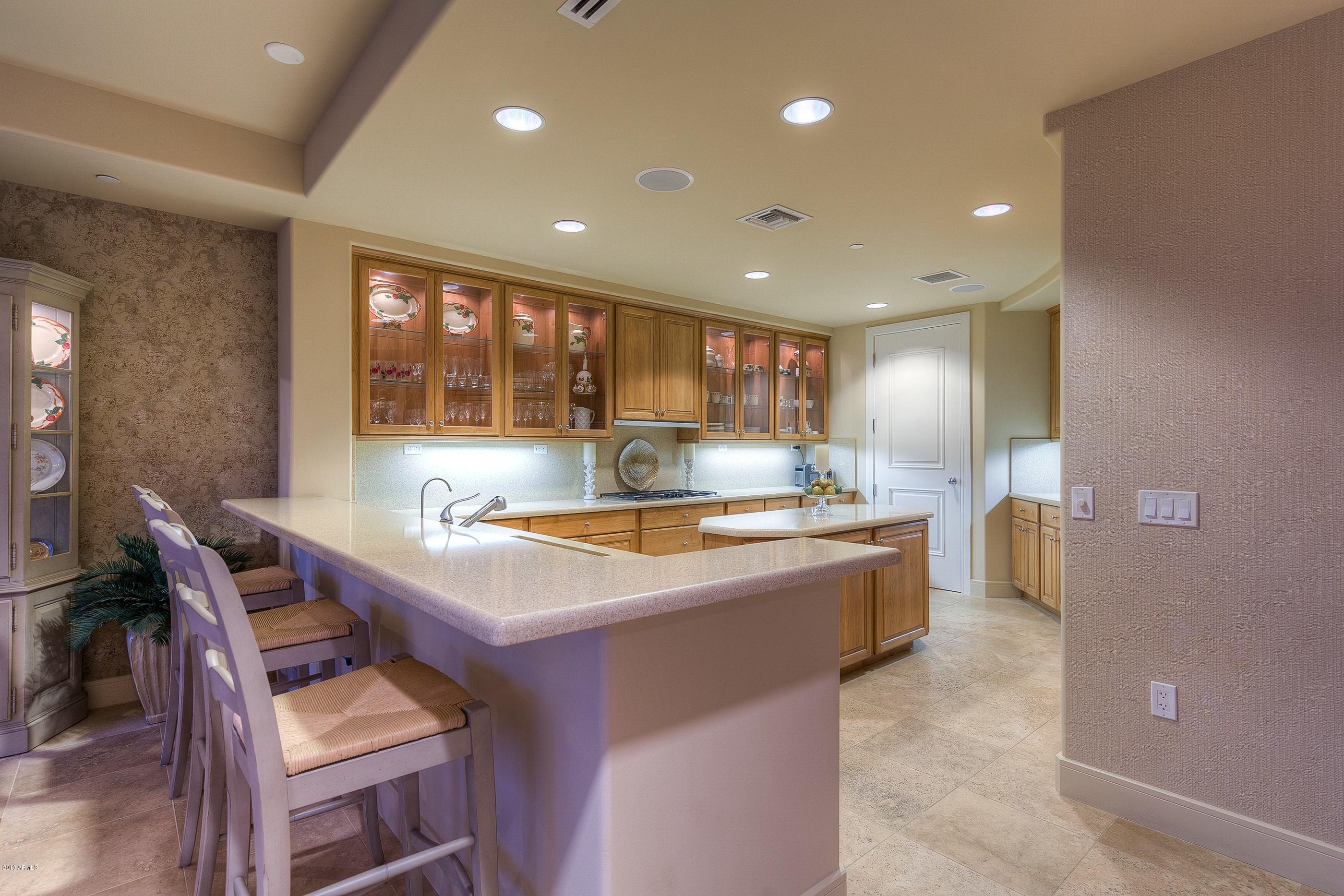 2211 East Camelback Road, Unit 701 Phoenix, AZ 85016 - Photo 9 of 32 Kitchen
