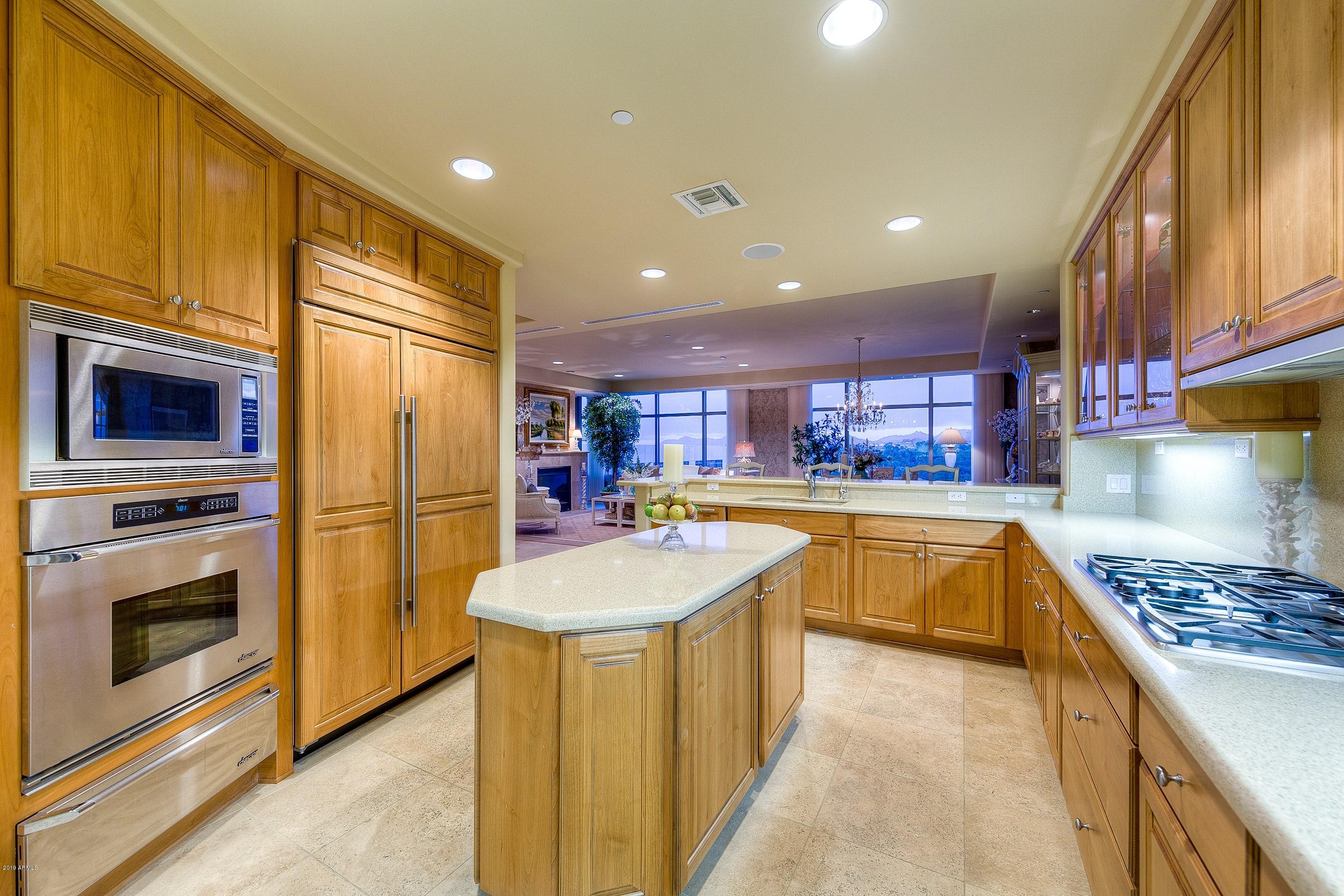 2211 East Camelback Road, Unit 701 Phoenix, AZ 85016 - Photo 10 of 32 Kitchen