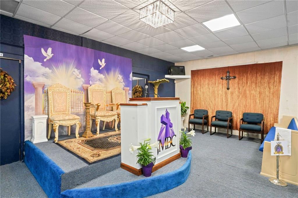 1583 Ralph David Abernathy Boulevard Southwest Atlanta, GA 30310 - Photo 18 of 24 a living room with furniture gym equipment and large window