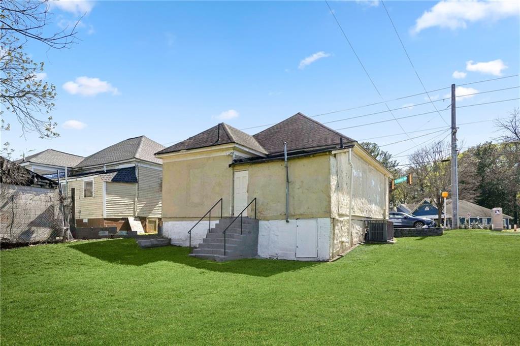1583 Ralph David Abernathy Boulevard Southwest Atlanta, GA 30310 - Photo 23 of 24 a view of a house with a back yard