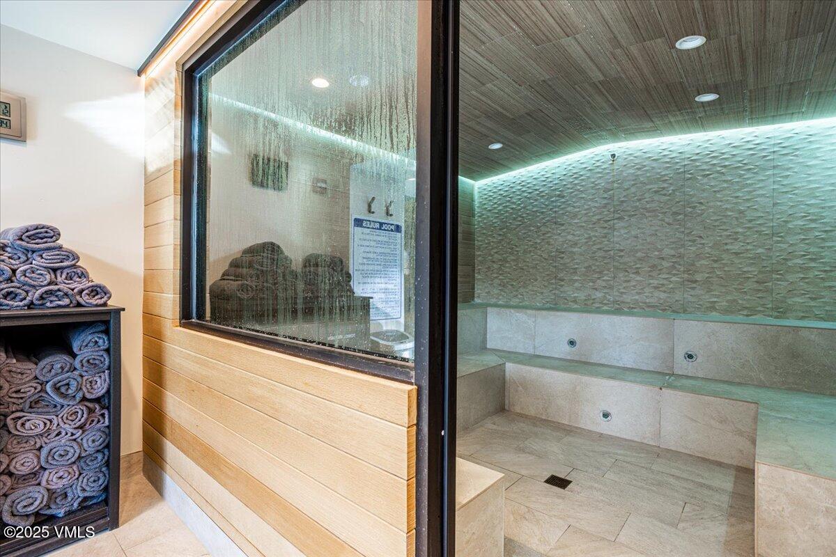 46 Avondale Lane, Unit R312 Beaver Creek, CO 81620 - Photo 29 of 47 a bathroom with a bathtub and shower