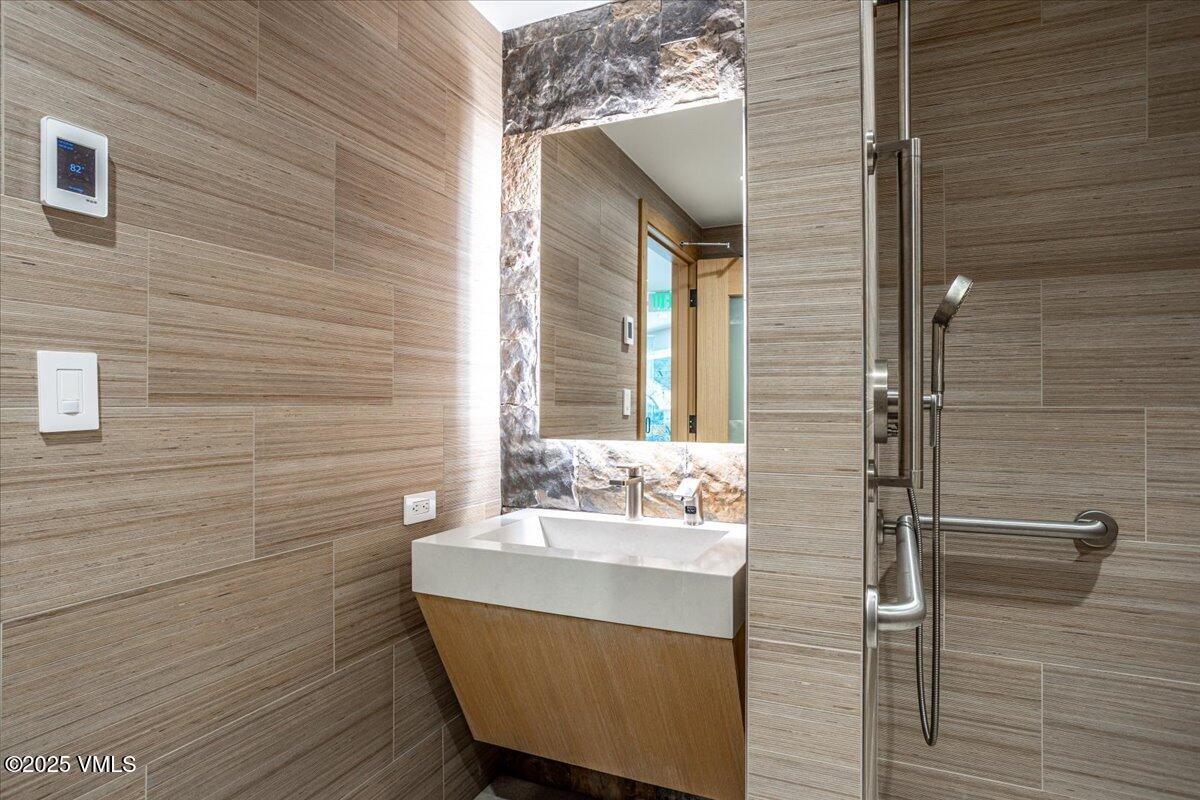 46 Avondale Lane, Unit R312 Beaver Creek, CO 81620 - Photo 41 of 47 a bathroom with a sink and mirror