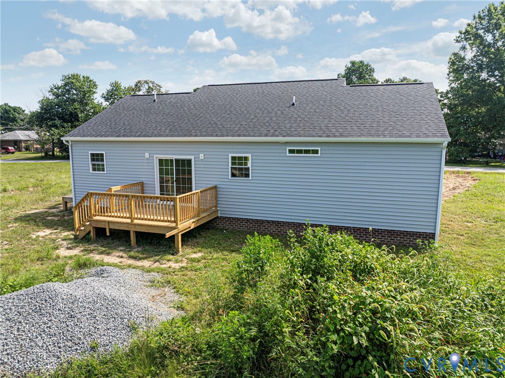 2732 Venter Road Aylett, VA 23009 - Photo 4 of 32 a backyard of a house with wooden floor and fence