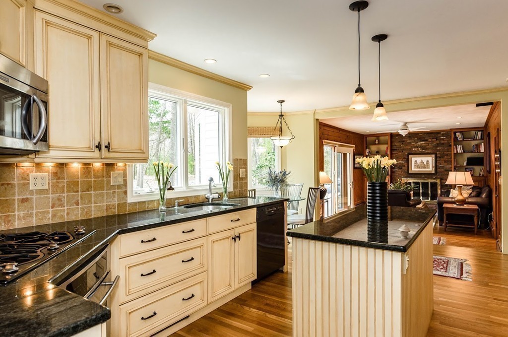 20 Brooks Road Lincoln, MA 01773 - Photo 3 of 25