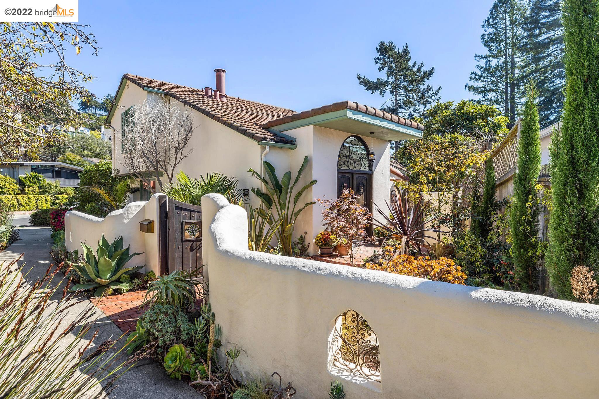 an outdoor view of the house