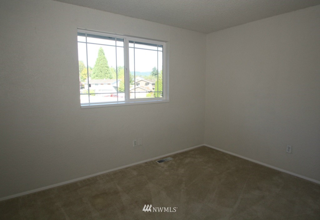 955 Anacortes Court Northeast Renton, WA 98059 - Photo 14 of 25 Gallery Image 14