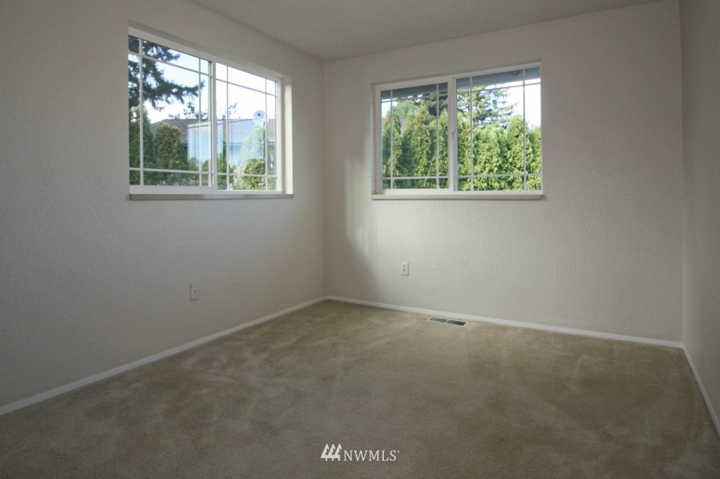 955 Anacortes Court Northeast Renton, WA 98059 - Photo 15 of 25 Gallery Image 15