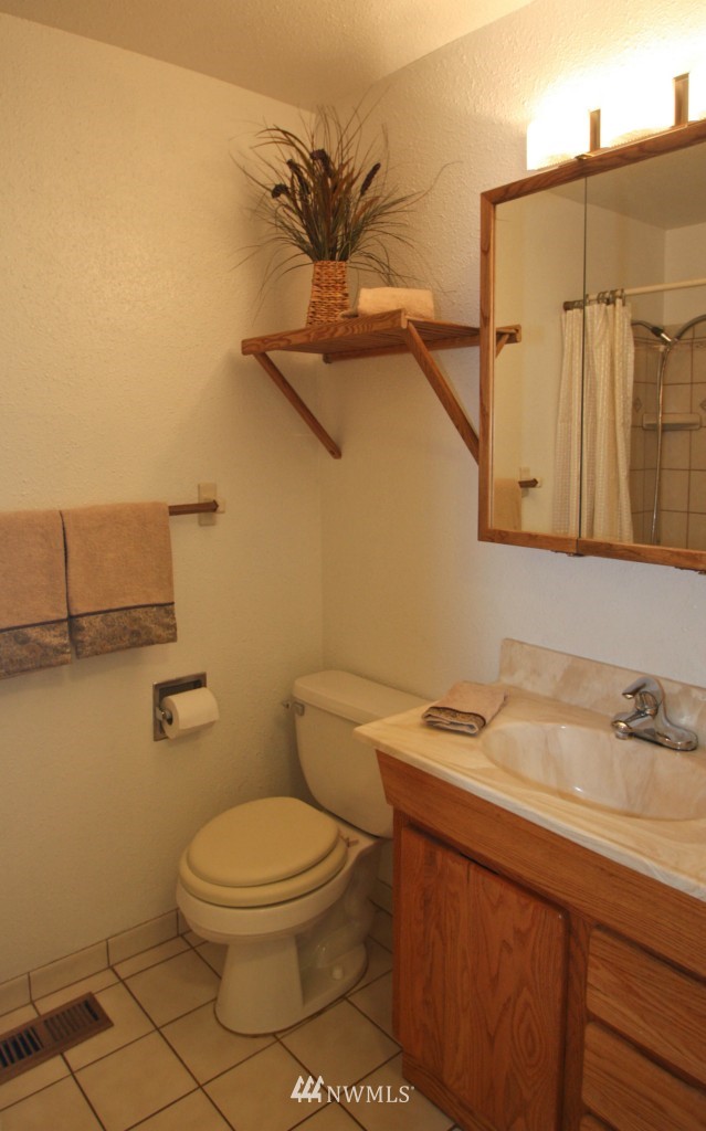 955 Anacortes Court Northeast Renton, WA 98059 - Photo 16 of 25 Gallery Image 16
