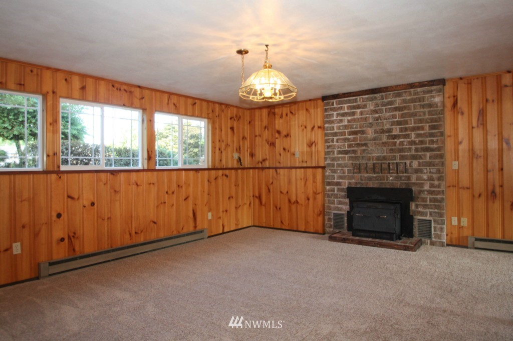 955 Anacortes Court Northeast Renton, WA 98059 - Photo 17 of 25 Gallery Image 17