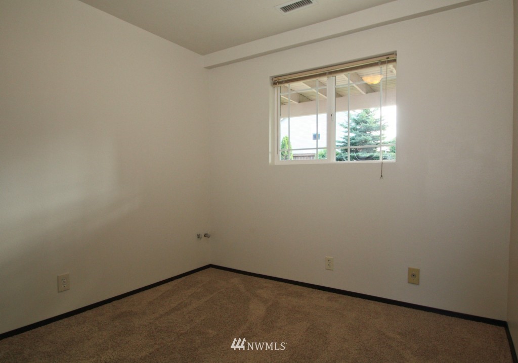 955 Anacortes Court Northeast Renton, WA 98059 - Photo 20 of 25 Gallery Image 20