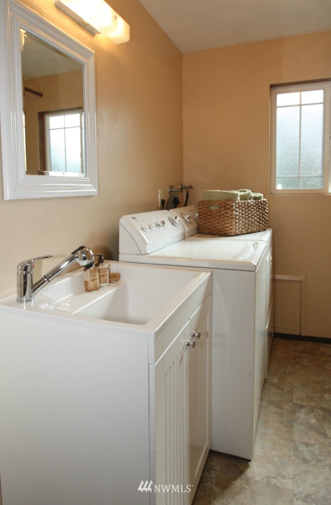 955 Anacortes Court Northeast Renton, WA 98059 - Photo 21 of 25 Gallery Image 21