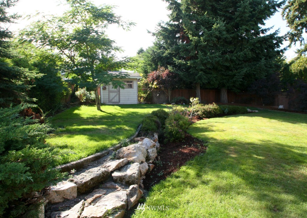 955 Anacortes Court Northeast Renton, WA 98059 - Photo 24 of 25 Gallery Image 24