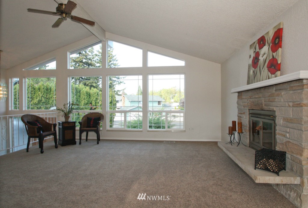 955 Anacortes Court Northeast Renton, WA 98059 - Photo 6 of 25 Gallery Image 6