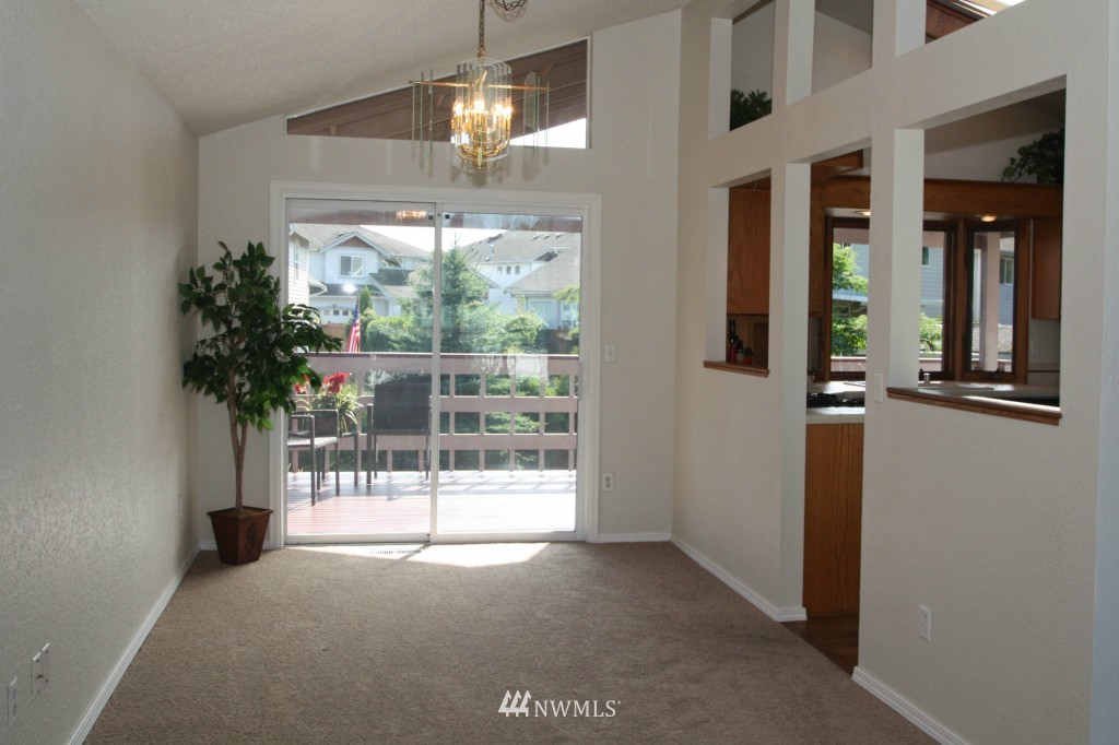 955 Anacortes Court Northeast Renton, WA 98059 - Photo 7 of 25 Gallery Image 7