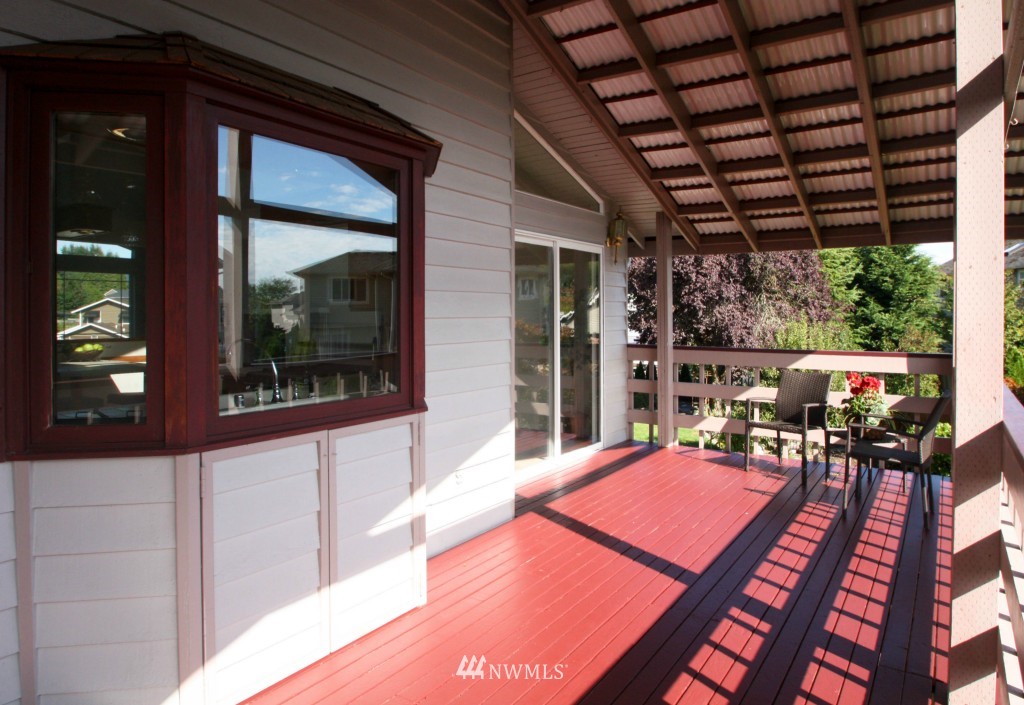 955 Anacortes Court Northeast Renton, WA 98059 - Photo 8 of 25 Gallery Image 8