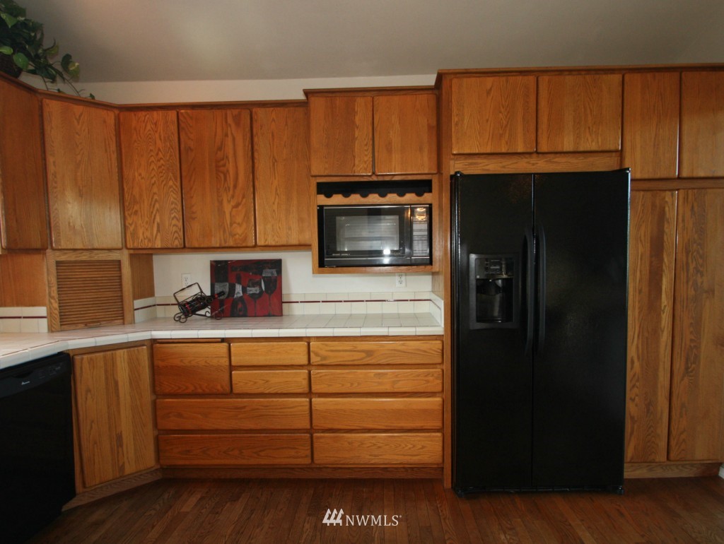 955 Anacortes Court Northeast Renton, WA 98059 - Photo 10 of 25 Gallery Image 10