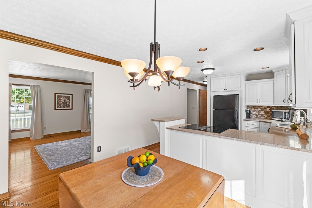 1544 Arndale Road Stow, OH 44224 - Photo 12 of 44 Eat-in Kitchen