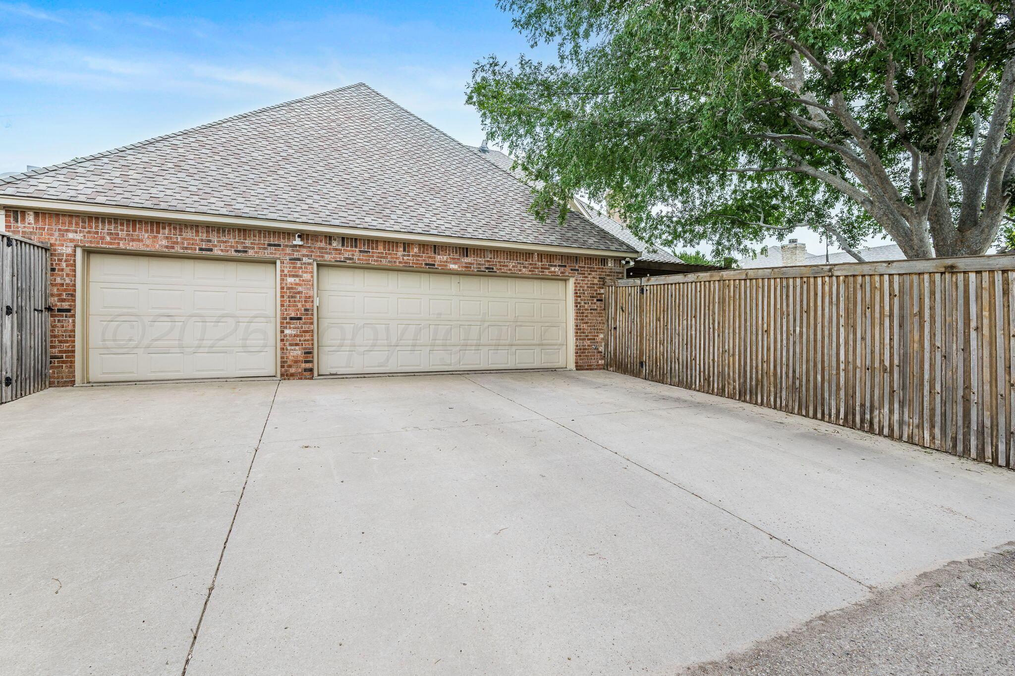 7619 Countryside Drive Amarillo, TX 79119 - Photo 37 of 41 3 car garage