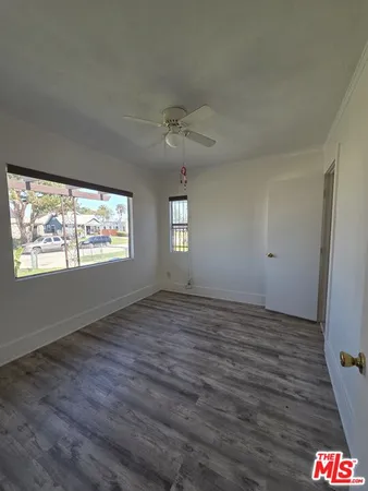 a view of empty room with window