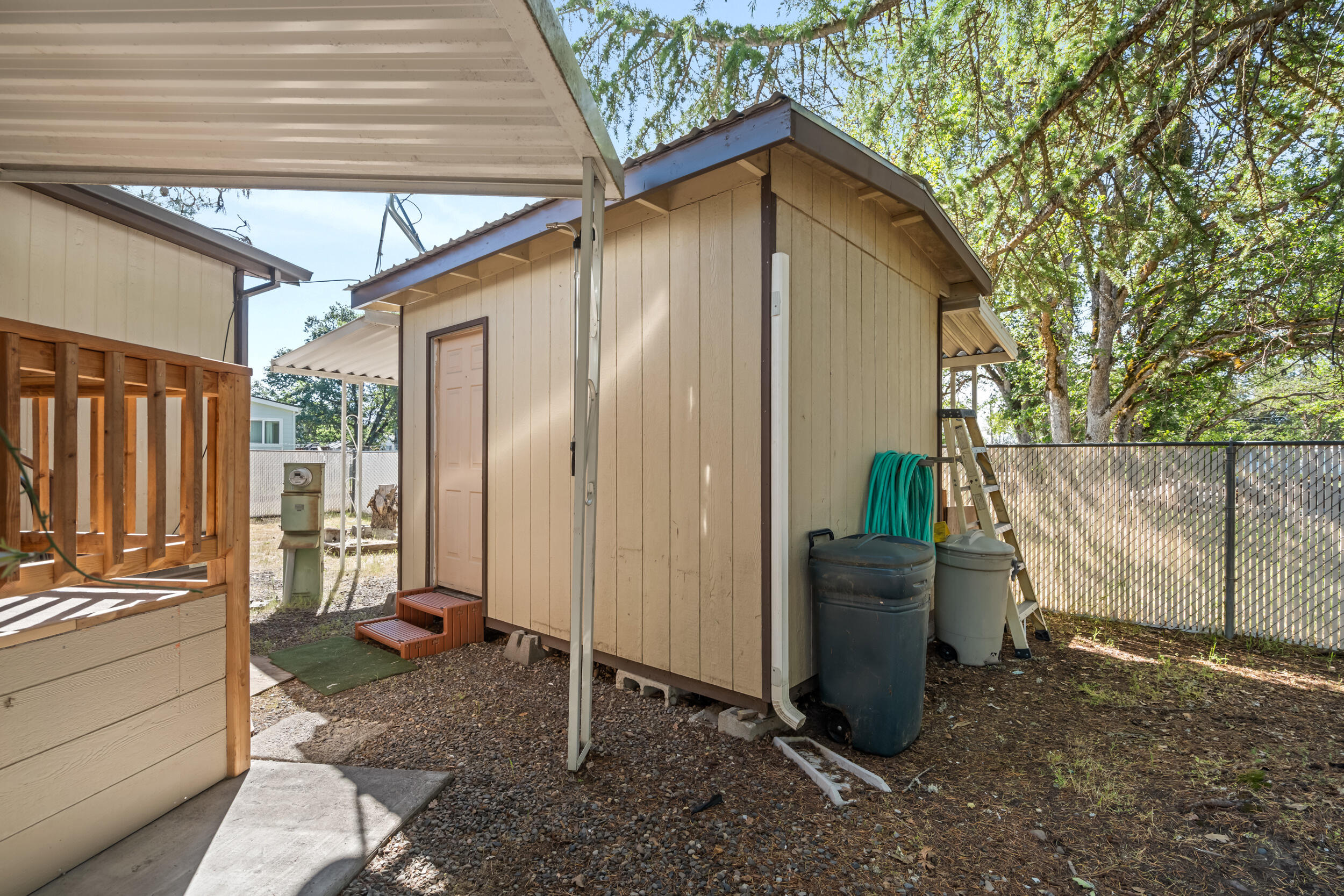 6850 Downing Road, Unit SPC 24 Central Point, OR 97502 - Photo 25 of 26 a backyard of a house