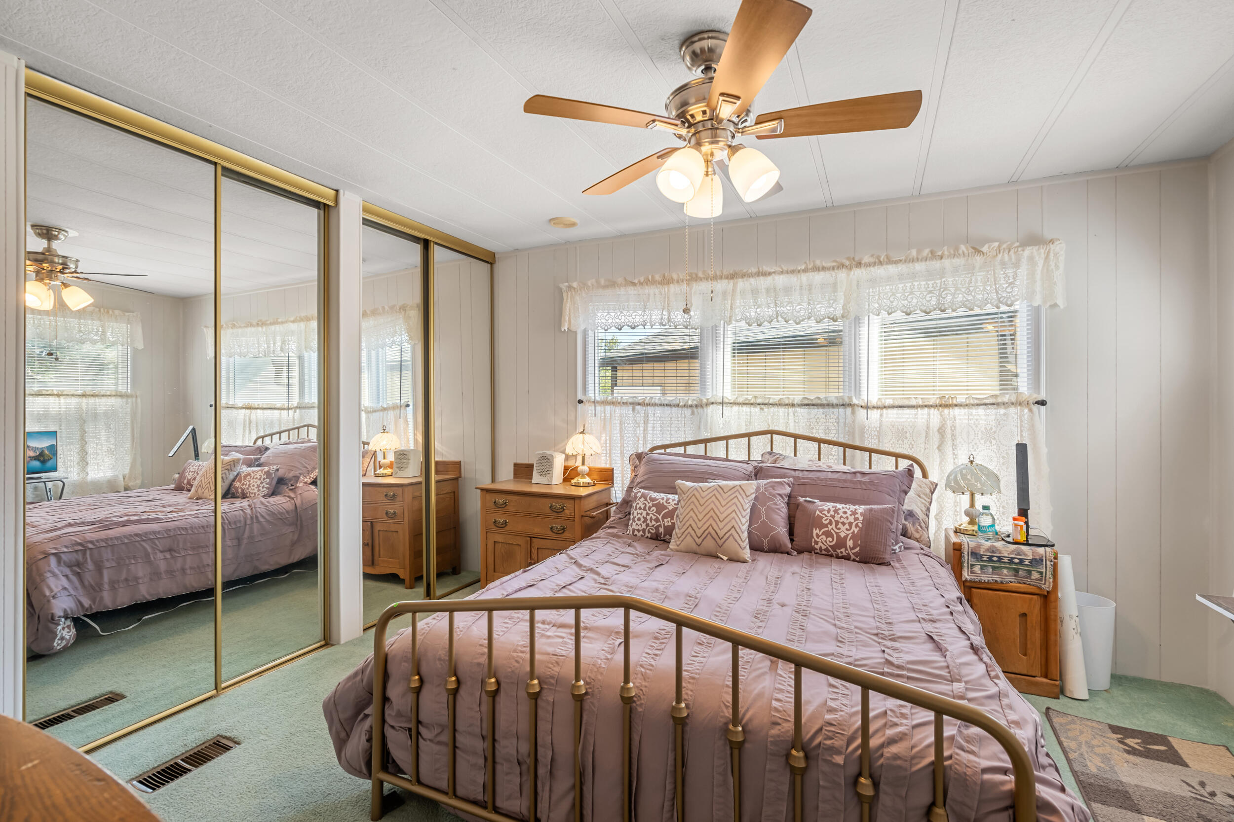 6850 Downing Road, Unit SPC 24 Central Point, OR 97502 - Photo 9 of 26 a bedroom with a bed and window