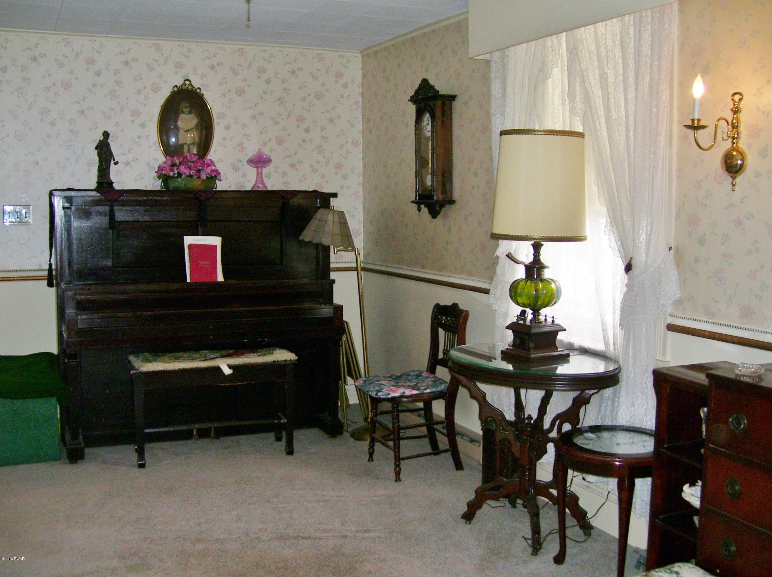 946 Main Street Newfoundland, PA 18445 - Photo 11 of 57