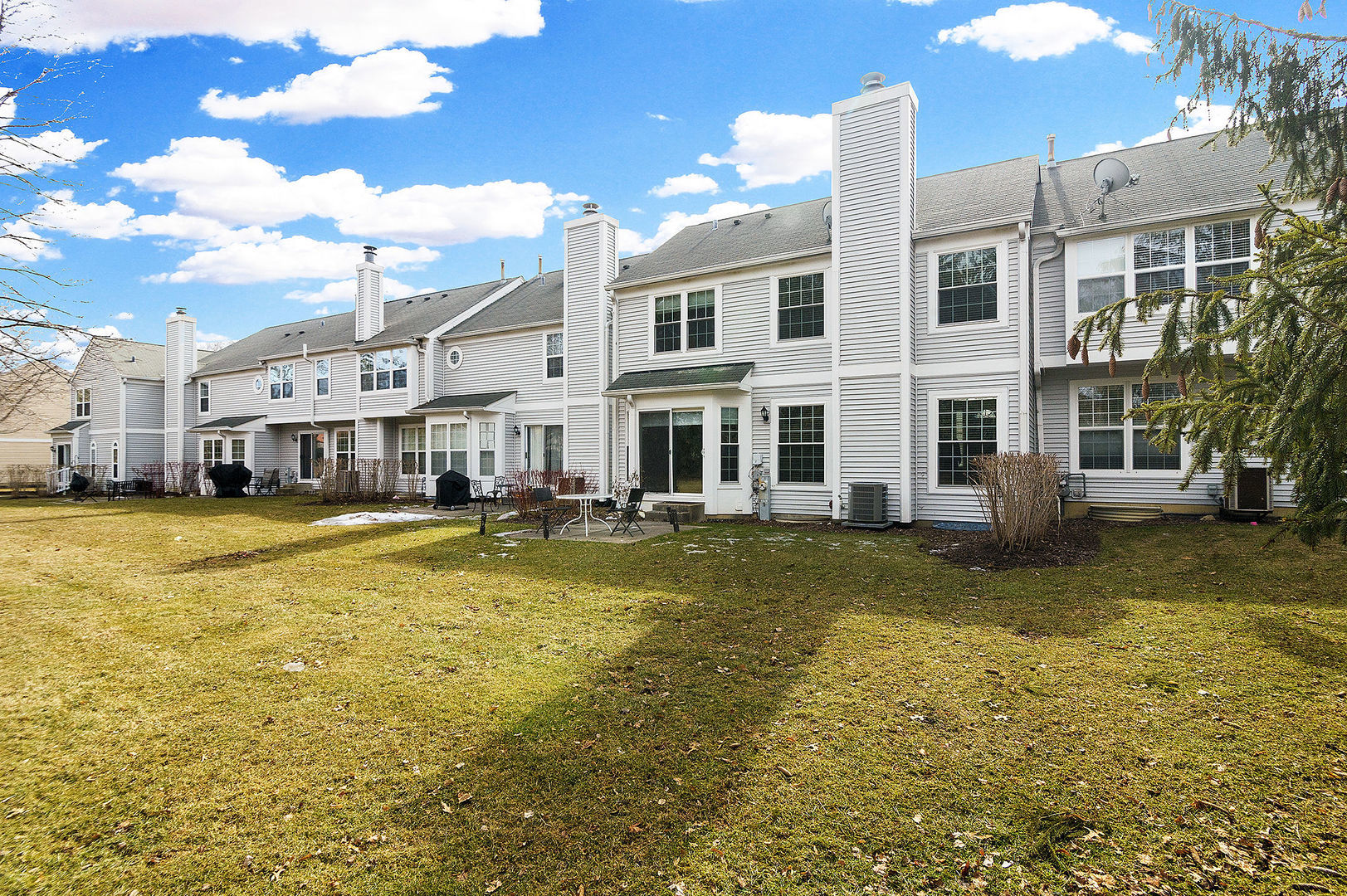 1516 Diamond Drive Hoffman Estates, IL 60192 - Photo 19 of 20 a swimming pool view with a outdoor seating