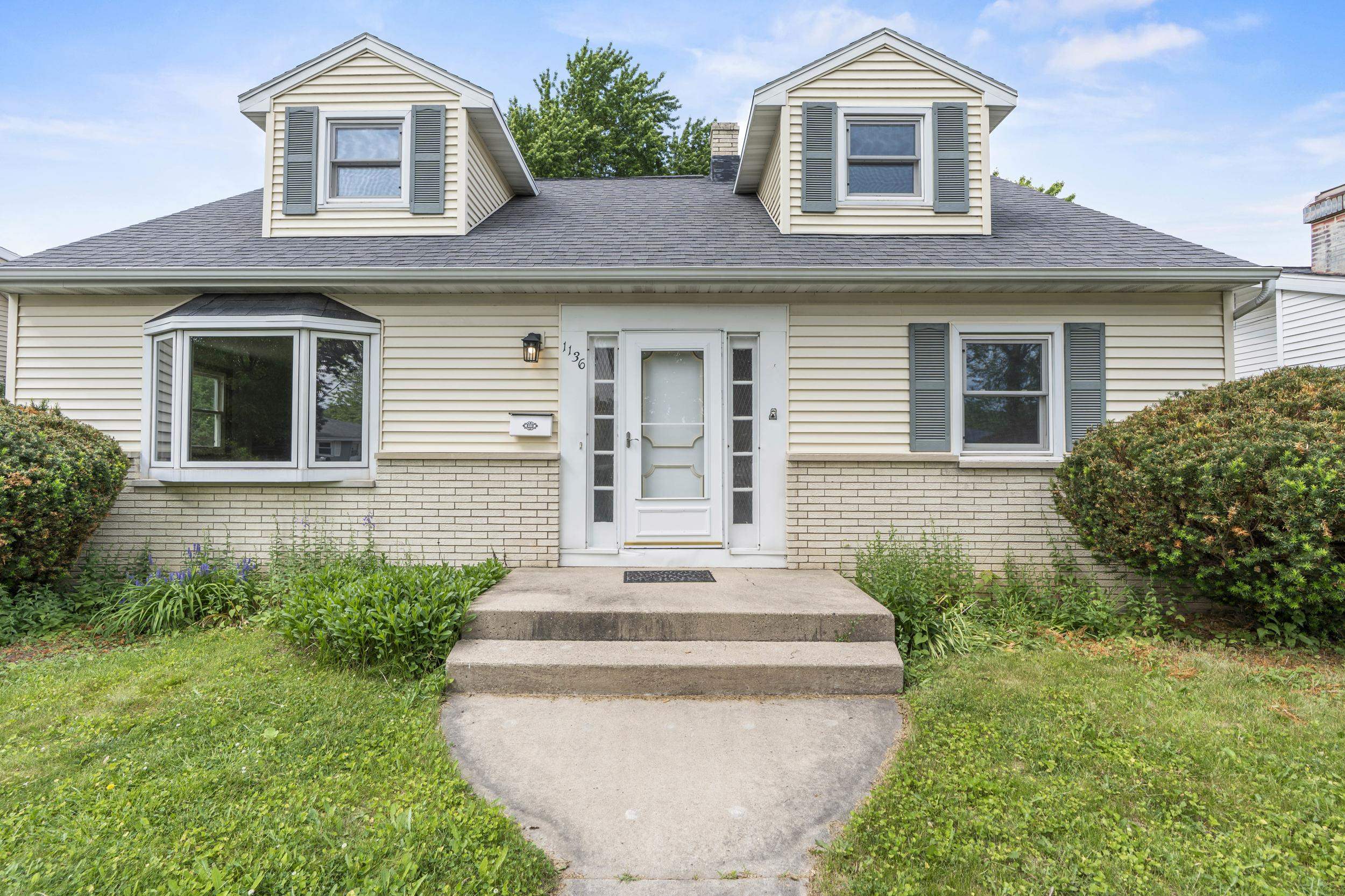 1136 West Roberts Avenue Appleton, WI 54914 - Photo 1 of 58