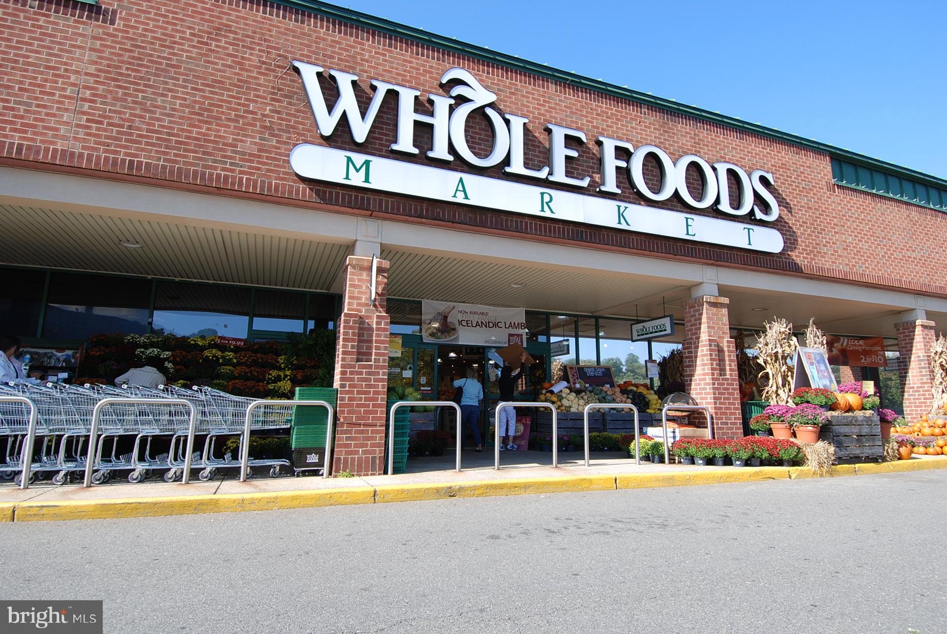 2726 Gallows Road, Unit 1113 Vienna, VA 22180 - Photo 72 of 91 Minutes to WFDs and Trader Joe's on Rt. 7